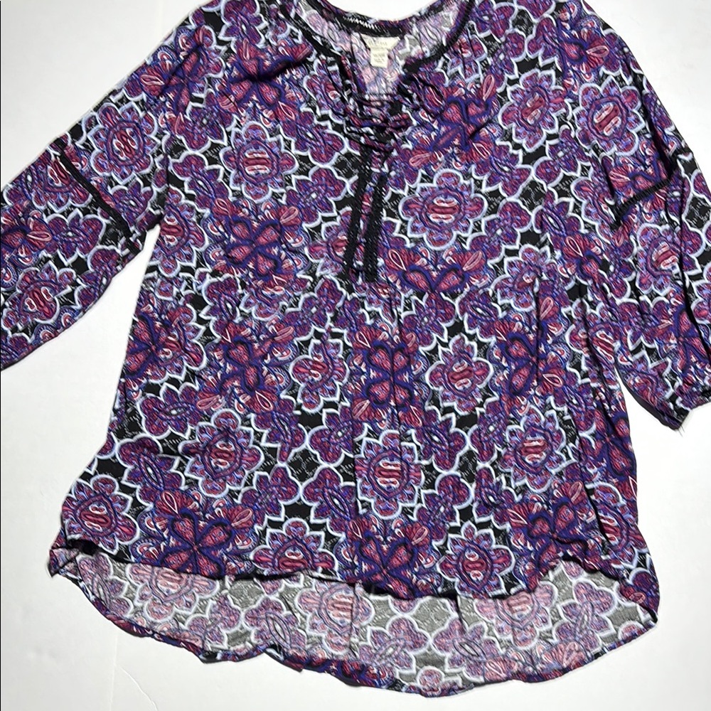 Purple and Pink Graphic 3/4 Sleeve Blouse with Black Lace inserts. 18/20.